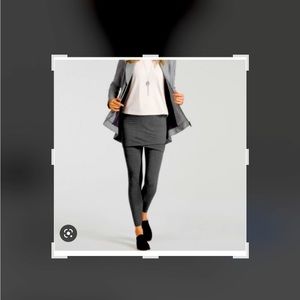 CAbi skirt/leggings built in
